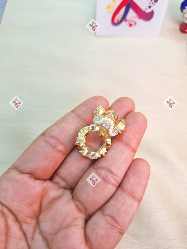 Semi Pearl Bangle