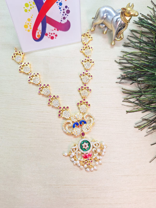 Mayur with lotus haar
